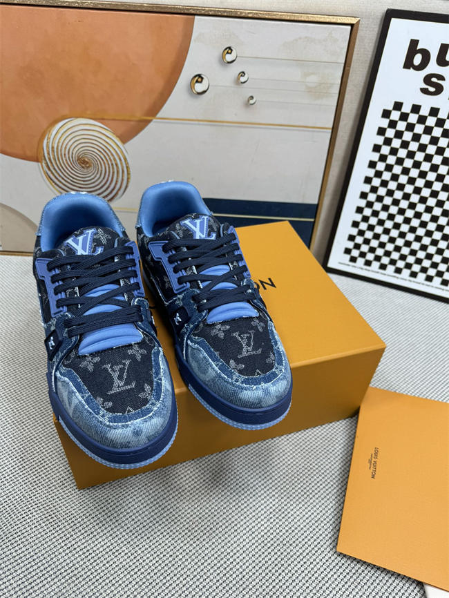 Lv Trainer Sneaker 18