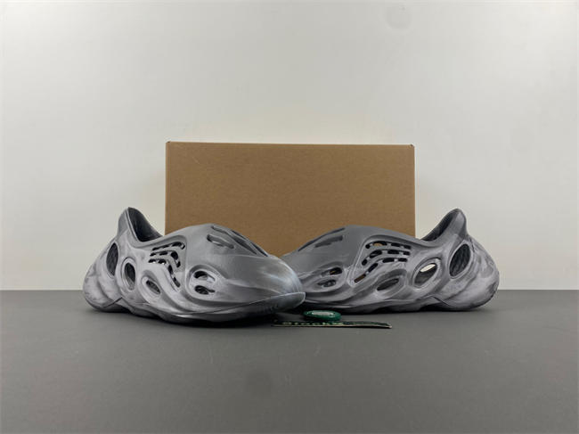 YZY FOAM RUNNER MX "Granite" IE4931 97