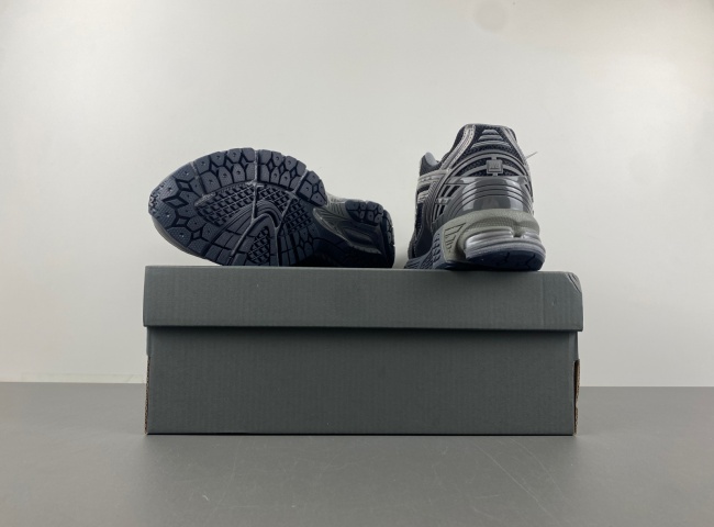 New Balance M1906RES