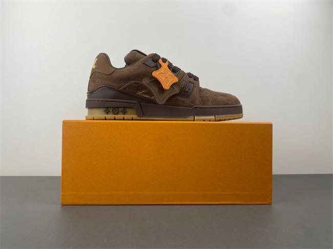 l0*is V*t0n lv trainer