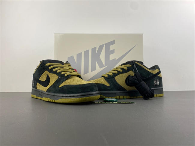 S*p*e x nike sb dunk low “camper green” hq8487-300