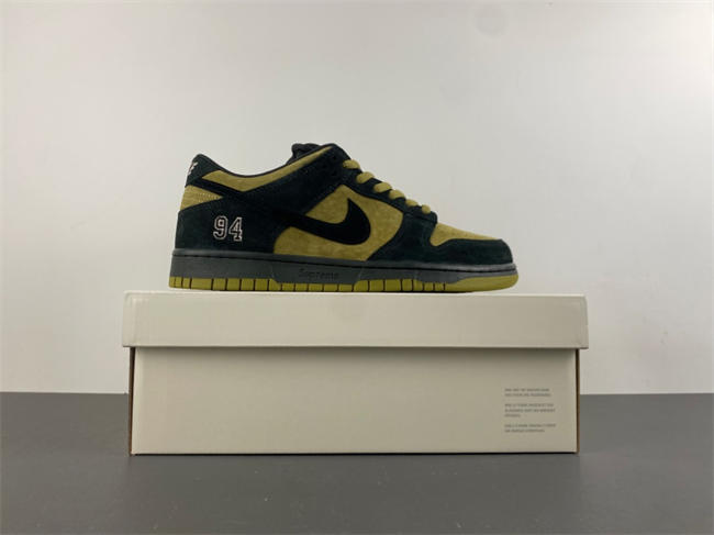 S*p*e x nike sb dunk low “camper green” hq8487-300
